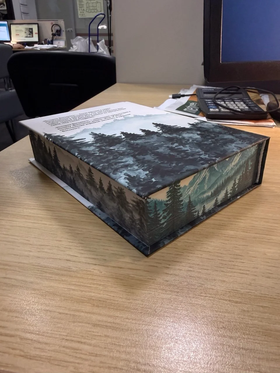 Лесной рисунок на двух обрезах книжного блока